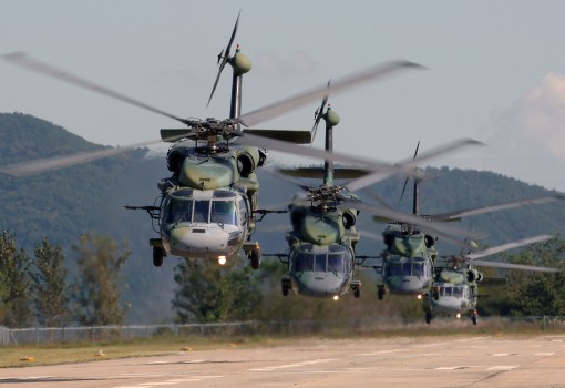 ROK ARMY UH-60 BLACKHAWK HELICOPTERS : SOUTH KOREA 2007