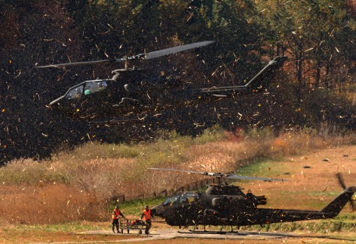 ROK ARMY AH-1 COBRA HELICOPTERS : SOUTH KOREA 2007