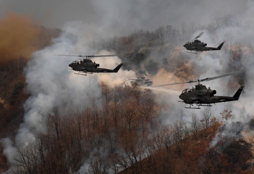 ROK ARMY AH-1 COBRA HELICOPTERS & A K1A1 TANK : SOUTH KOREA 2007